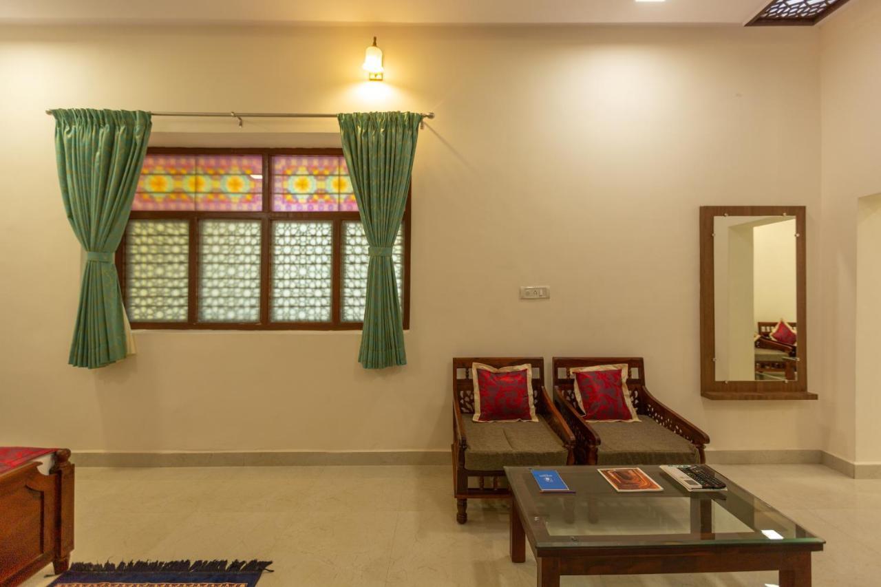 Kstdc Hotel Mayura Adilshahi Bijapur Esterno foto